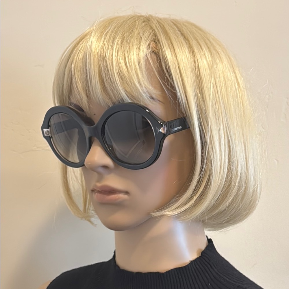 Valentino✨V698S Elegant Black Sunglasses